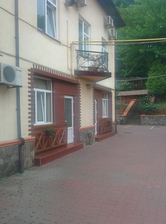 Kaiser Hotel Cernăuți Exterior foto
